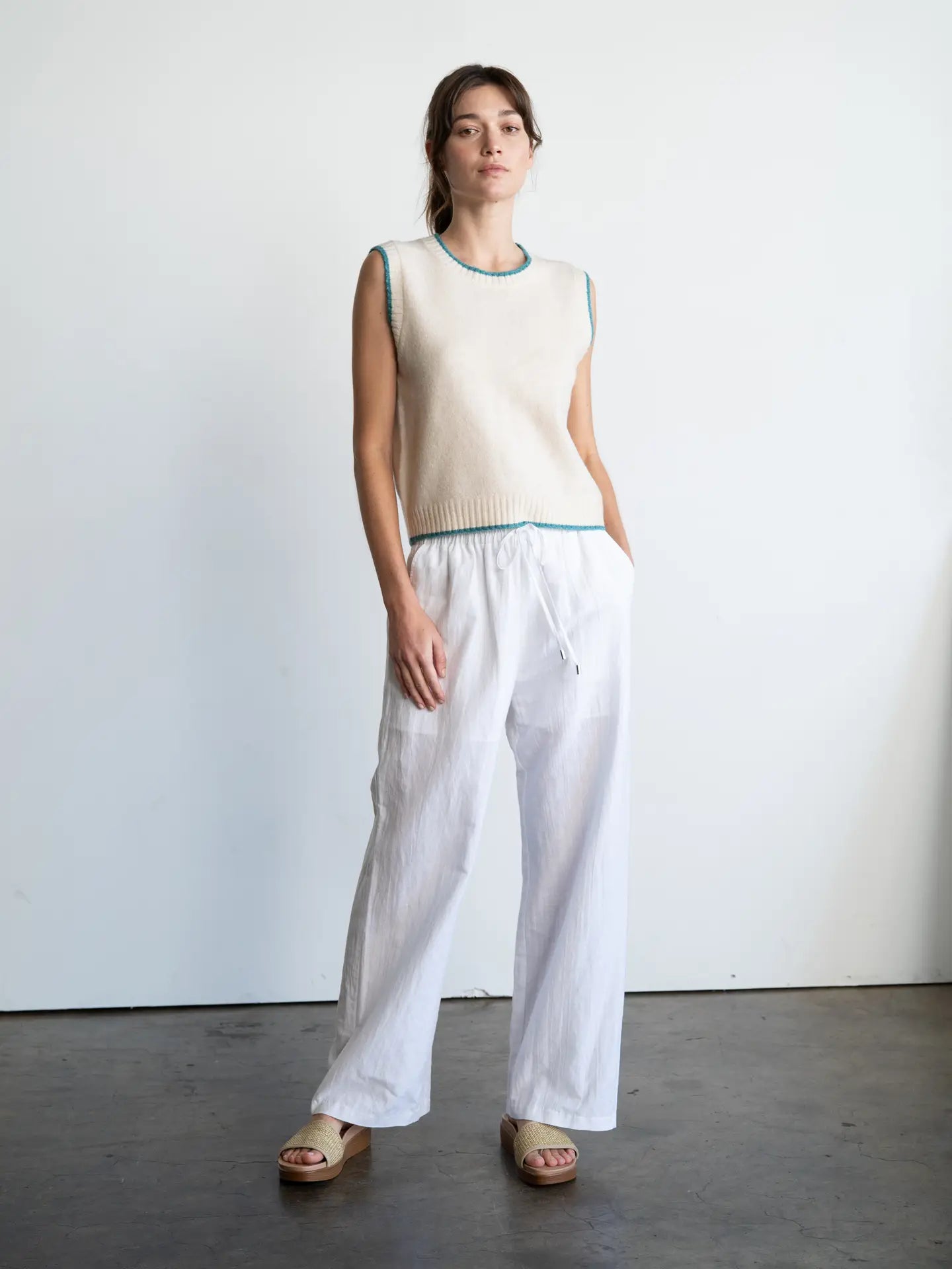 Contrast Trim Sleeveless Top