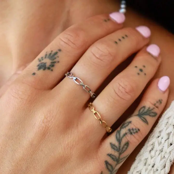Lesslie Gold Link Ring