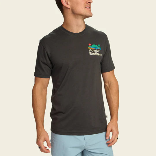 T-Shirt- Bahia de Howler: Antique Black