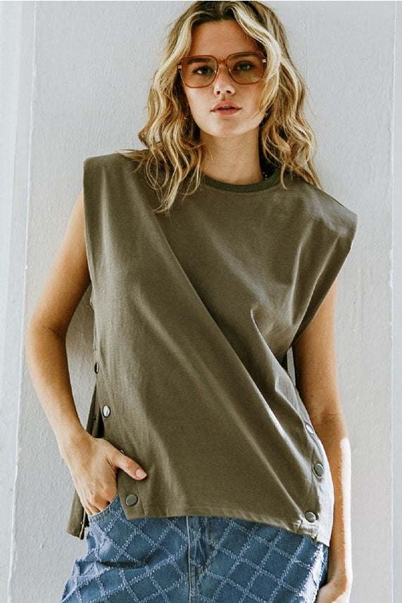 Side Button Muscle Tee