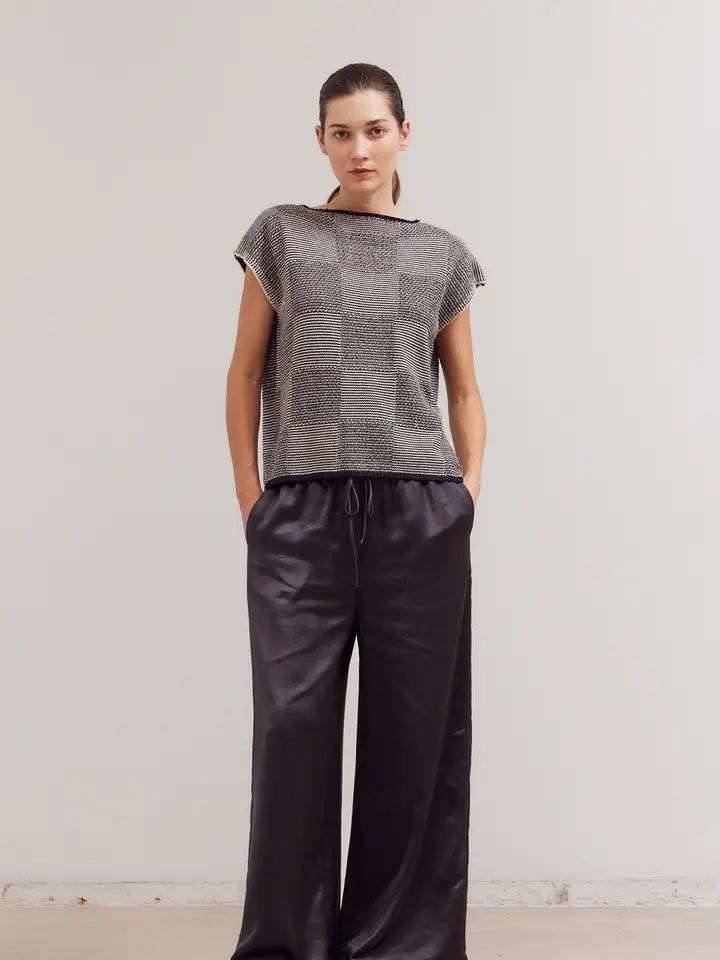 Mixed Yarn Sleeveless Sweater Top